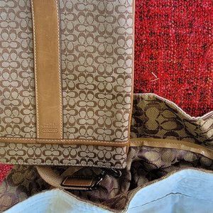 Vintage Coach Crossbody bag with reversible Khaki / Monogram Bucket Hat